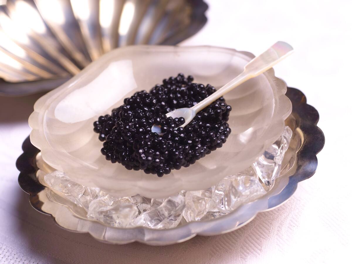 Este el proceso para producir el caviar más valioso del mundo