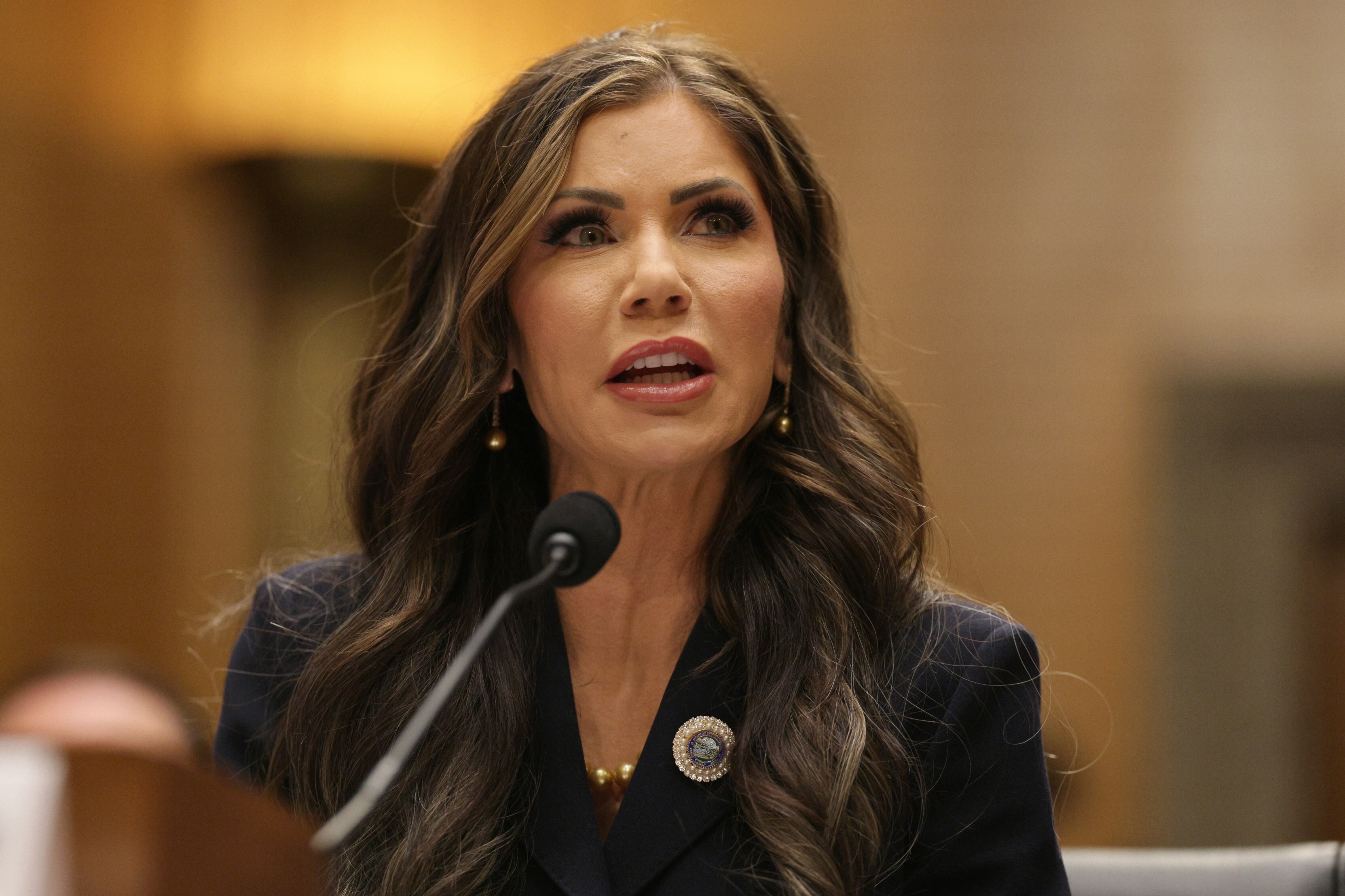 Washington (United States), 17/01/2025.- South Dakota governor Kristi Noem, President-elect Donald Trump's pick to lead the Department of Homeland Security, testifies at her confirmation hearing in the Dirksen Senate Office Building in Washington, DC, USA, 17 January 2025. EFE/EPA/ALLISON DINNER