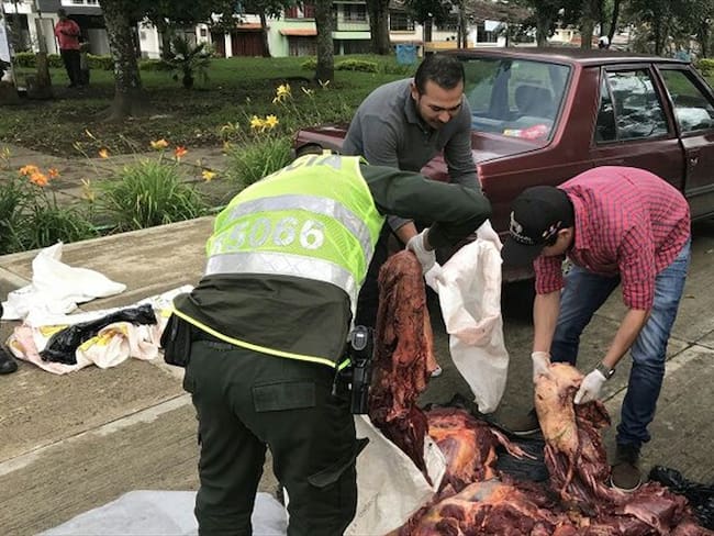 La carne de equino era transportada sin las mínimas condiciones de higiene y salubridad. Foto: Policía