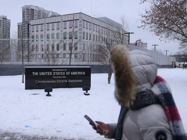 KYIV, UKRAINE - JANUARY 24: A view of the U.S. Embassy on January 24, 2022 in Kyiv, Ukraine. According to media reports the embassy has ordered family members of embassy staff to leave the country and has also urged U.S. citizens in Ukraine to leave as well. Russia has amassed tens of thousands of soldiers on tis border to Ukraine, causing international fears of a pending military invasion. (Photo by Sean Gallup/Getty Images)