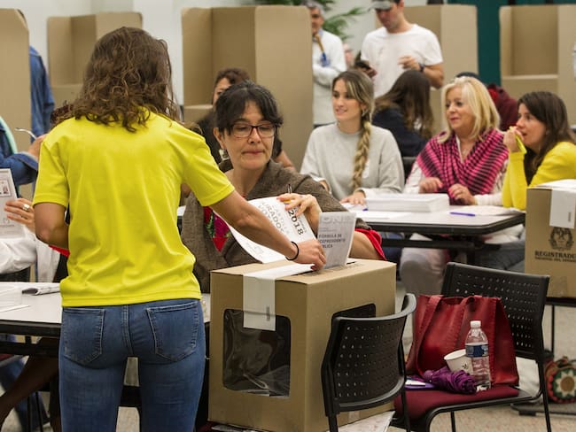 Colombians in Miami, Fla. vote in the first round of the Colombian presidential elections at Miami-Dade Wolfson Campus on Sunday, May 27, 2018. Even though the weather was very wet due to tropical storm Alberto, turnout was good. (C.M. Guerrero/Miami Herald/Tribune News Service via Getty Images)