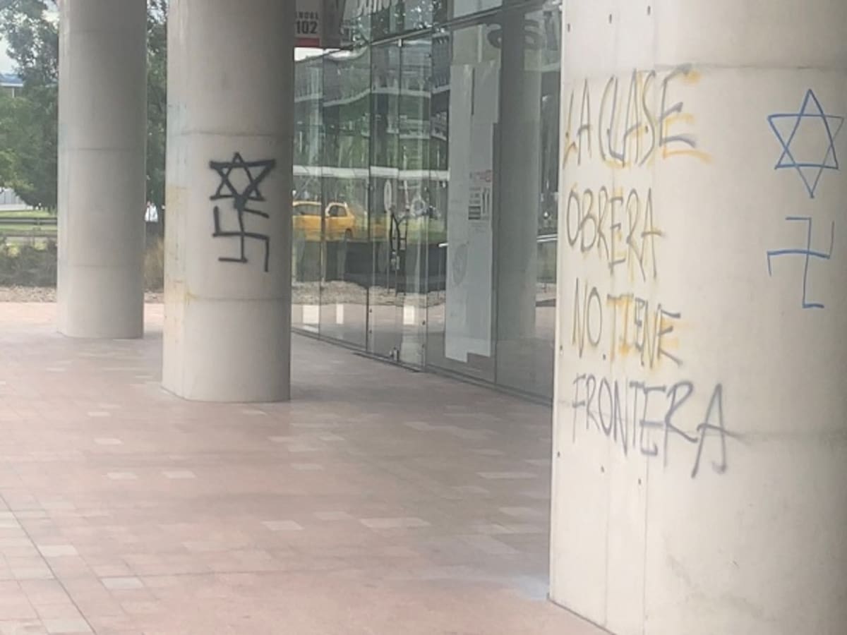Vandalizaron embajada de Israel en Bogotá en medio de tensiones en Oriente Medio