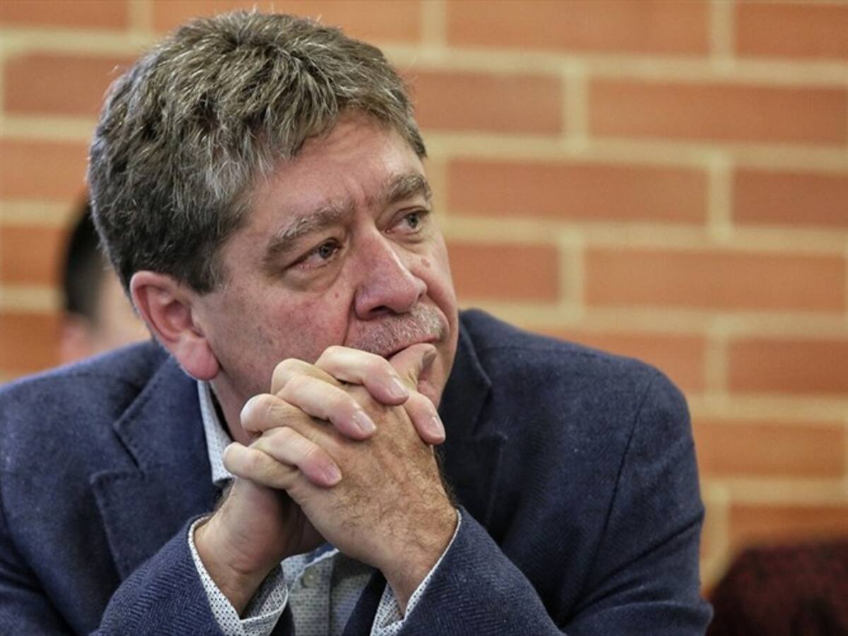 Hay que darle oxígeno a la economía para que aguantemos un poco más: Bruce Mac Master