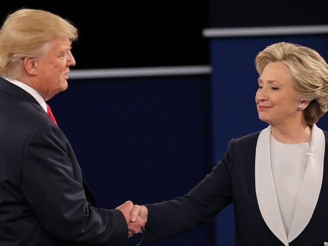 Hillary Clinton y donald Trump durante el debate presidencial de EE.UU. Foto: Agencia EFE - Gary He