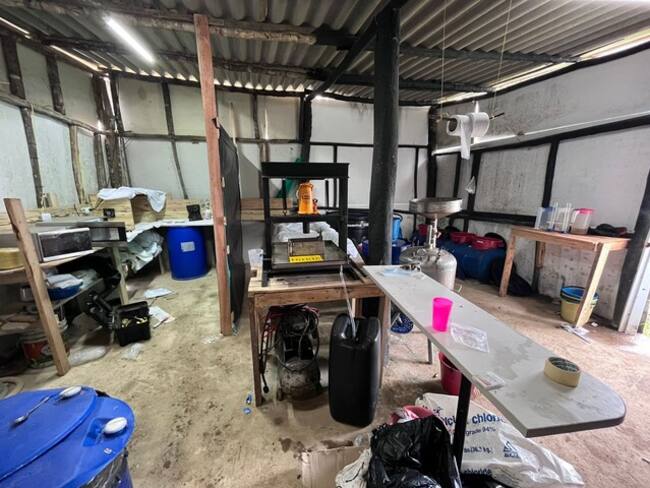 Autoridades destruyen laboratorio de clorhidrato de cocaína en el oriente antioqueño. Foto: Ejército.