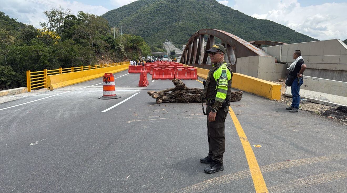 Vía Bogotá - Girardot. Foto: @TransitoPolicia.