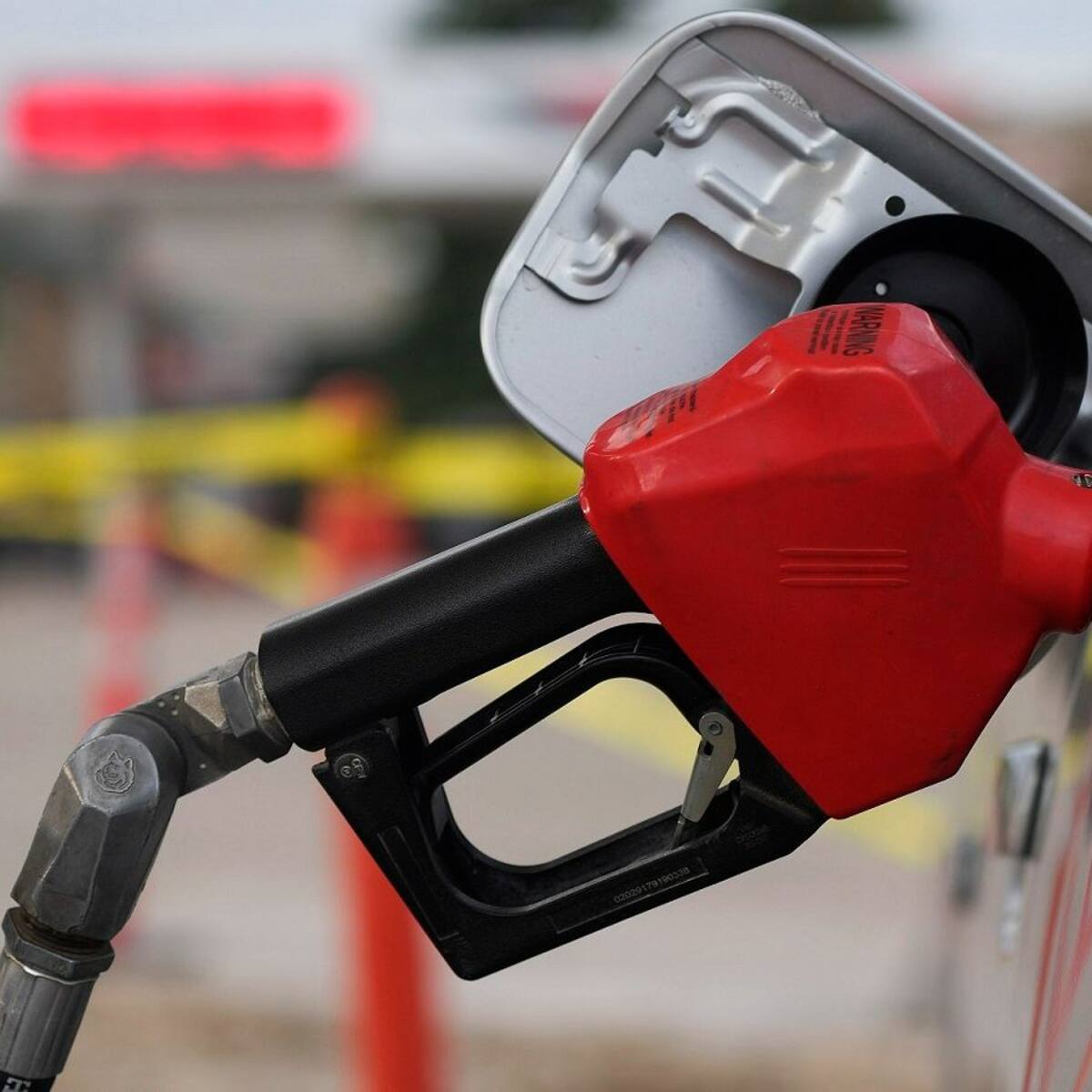 Precio del galón de gasolina subirá $600 en enero de 2024