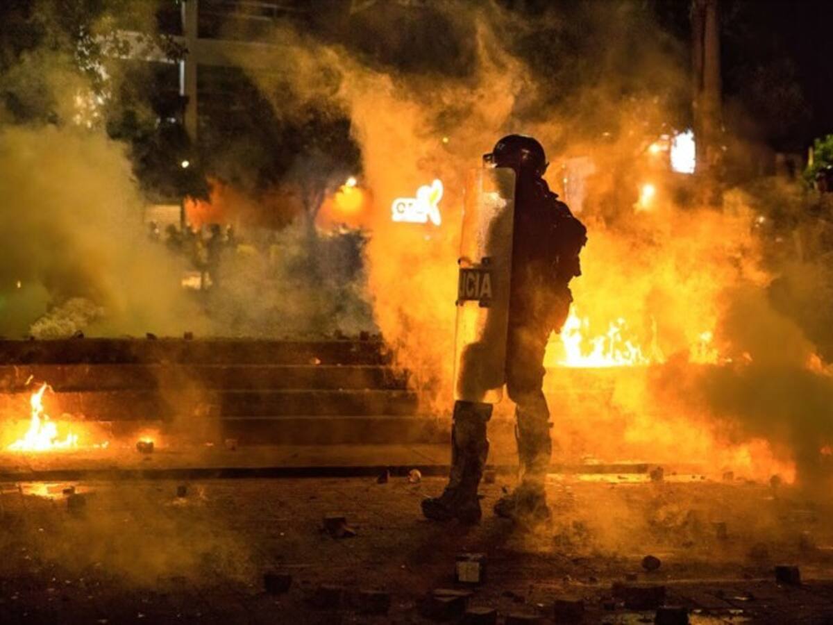 Toma de buses en Bogotá podría tipificarse como secuestro, dice la Policía