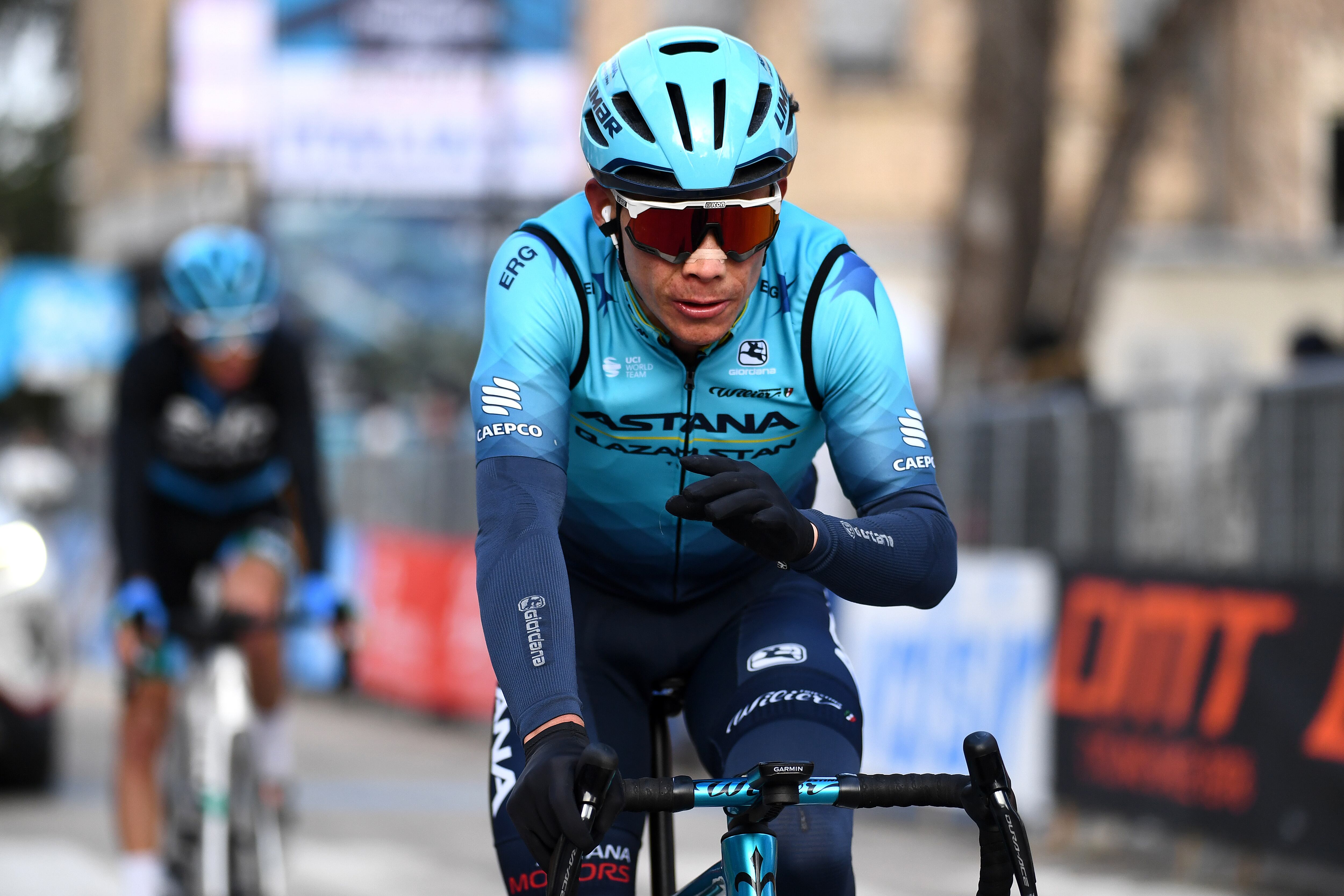 Miguel Ángel 'Superman' López, del equipo Astana, en la edición número 57 de la Tirreno Adriático, en marzo de 2022. (Photo by Tim de Waele/Getty Images)