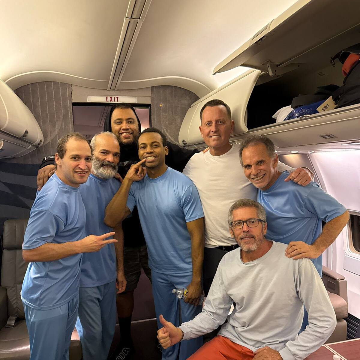 Venezuela libera a seis estadounidenses, anuncia enviado de Trump tras reunión con Maduro