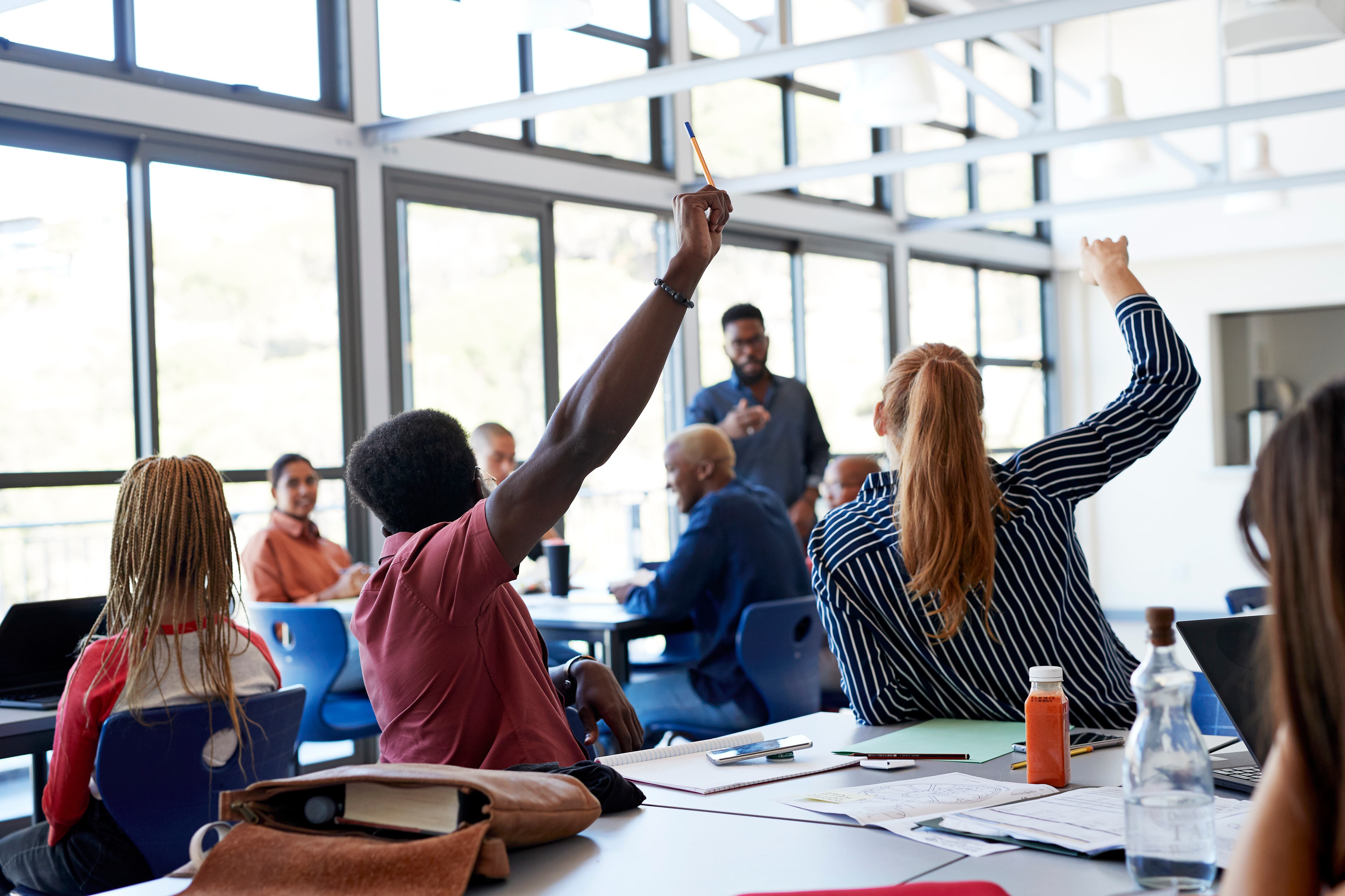 Imagen de referencia de estudiantes en un salón de clase en una universidad. Foto: Getty Images.