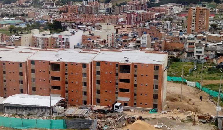 En medio de los reclamos hubo llanto y desesperación de los beneficiarios de Torres Parque y Estancia de El Roble.  Foto: Veeduría La Esperanza.