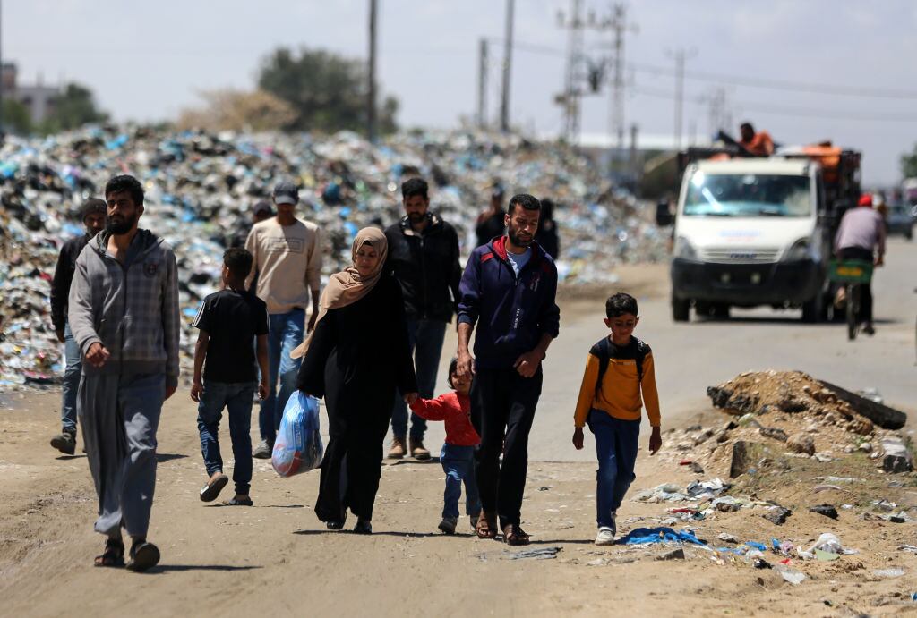Desplazamiento palestino. (Foto: Majdi Fathi/NurPhoto via Getty Images)
