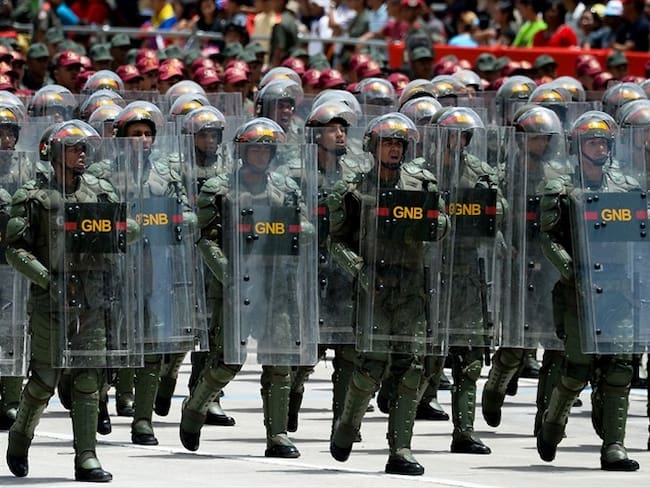 General (r) de Venezuela dice que no lideró a militares venezolanos armados en Colombia