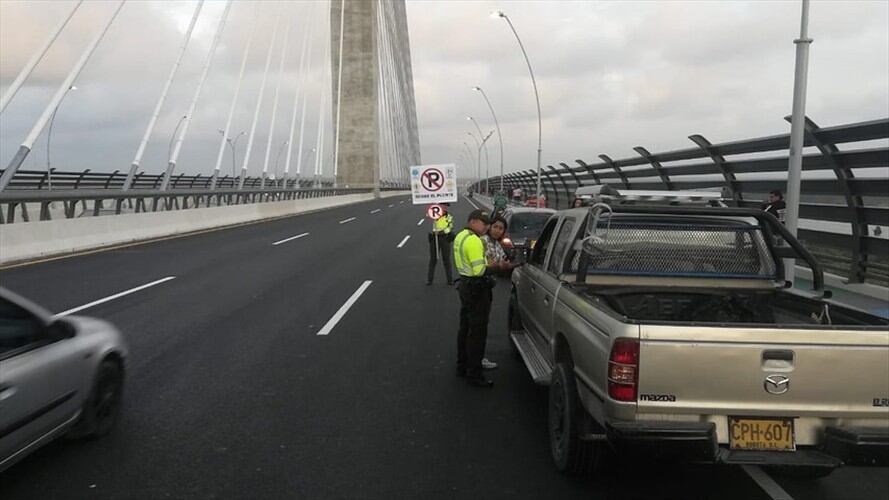 Germán Vargas Lleras advierte que la directora de contratación del Invías, Catalina Téllez, suscribió una inexplicable modificación del contrato original con Sacyr, constructora del puente Pumarejo. Foto: Colprensa