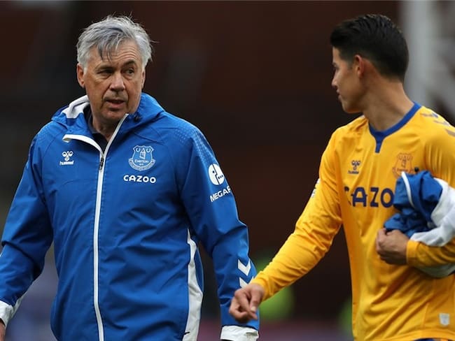 Entrenador Carlo Ancelotti y futbolista James Rodríguez en el Everton. Foto: Bradley Collyer - Pool/Getty Images)