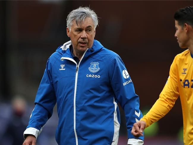Entrenador Carlo Ancelotti y futbolista James Rodríguez en el Everton. Foto: Bradley Collyer - Pool/Getty Images)