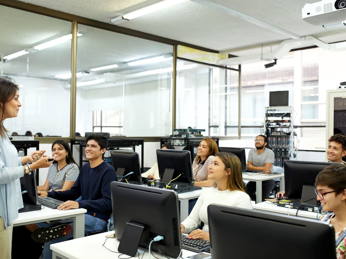 ¿Cuál es la carrera con mayor oferta laboral en Colombia? Se puede estudiar en el SENA