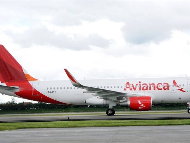 León Velásquez, el piloto que narra sus anécdotas de más de 50 años en la aviación