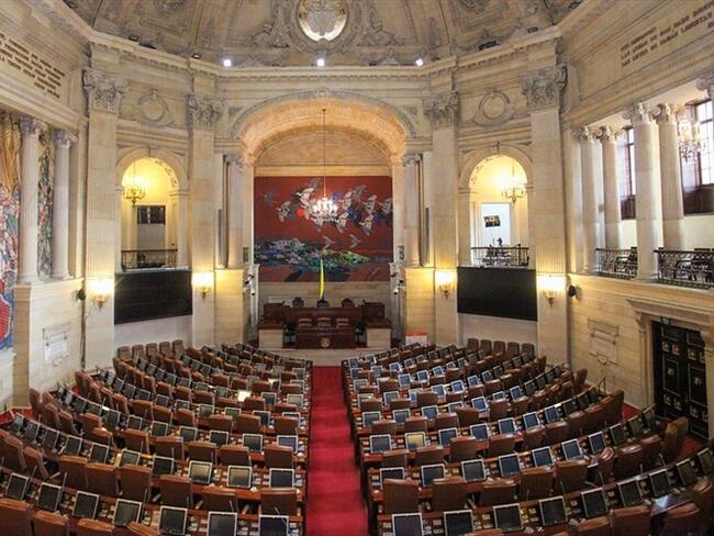 Mauricio Toro de la Alianza Verde y Oscar Villamizar del Centro Democrático debatieron sobre esta propuesta.. Foto: Colprensa
