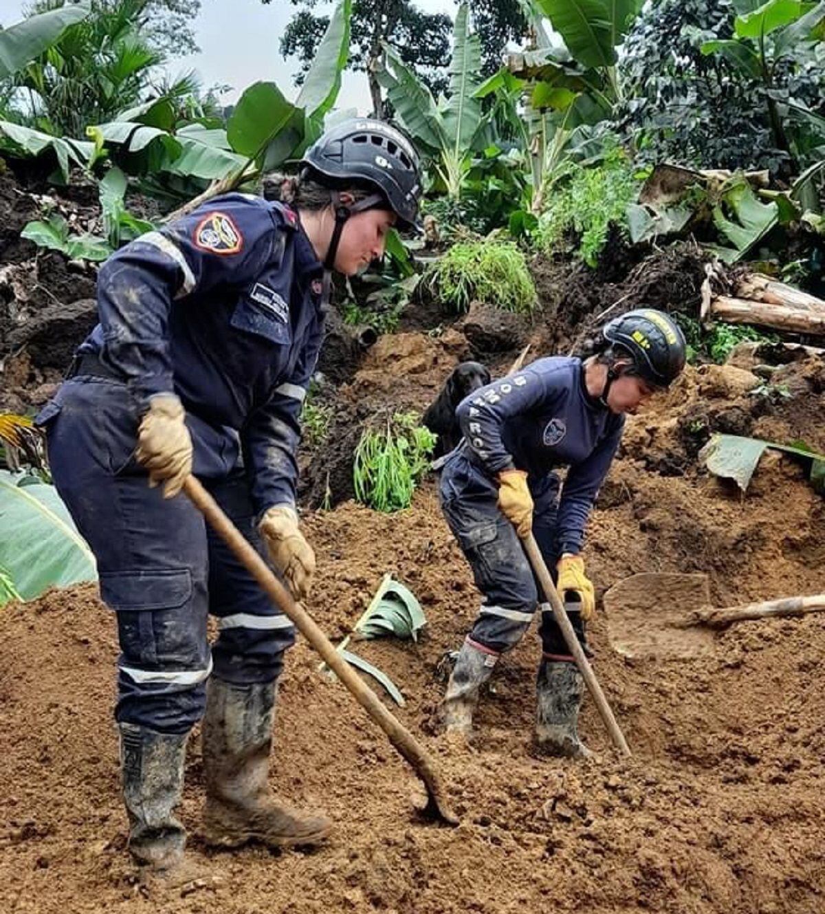 Buscan a una mujer que desapareció en un derrumbe en Caldas. Crédito: Bomberos Anserma, Caldas.