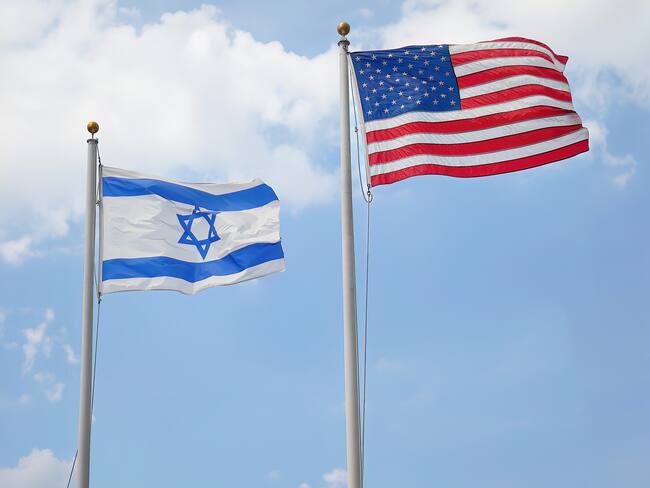 Banderas de Israel y Estados Unidos. Foto: Getty Images