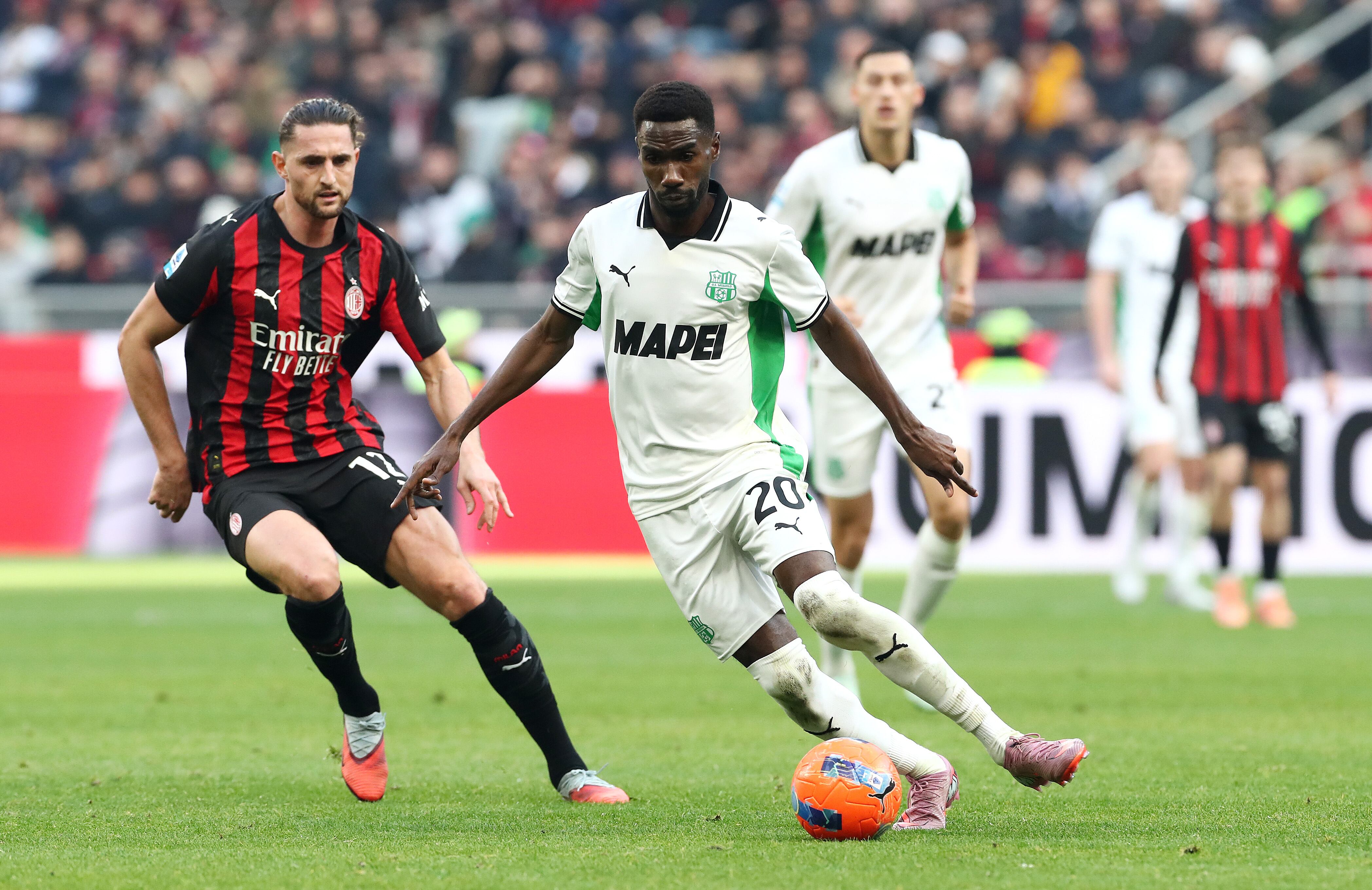 Milan empató 2-2 en su cancha este domingo contra el Sassuolo. Foto: Marco Luzzani/Getty Images