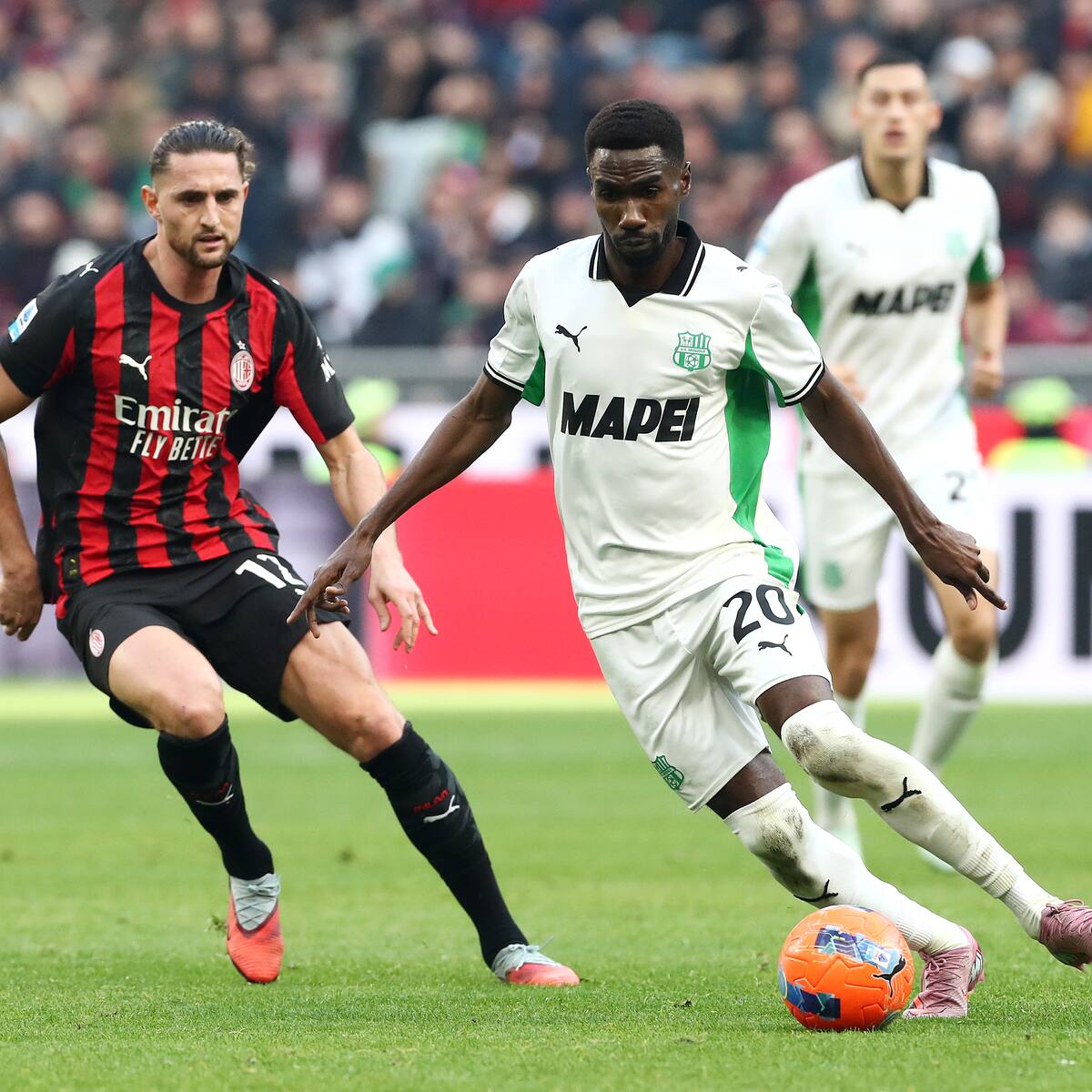 Milan es líder tras derrota del Nápoles y a la espera del Inter