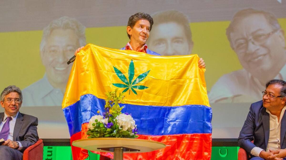 Luis Pérez propone que la bandera de Colombia tenga un nuevo símbolo: la hoja de la marihuana