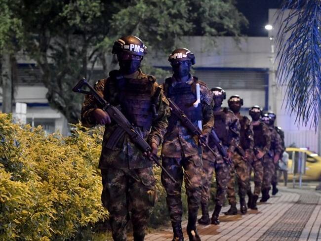 ¿Se debe continuar con la asistencia militar?