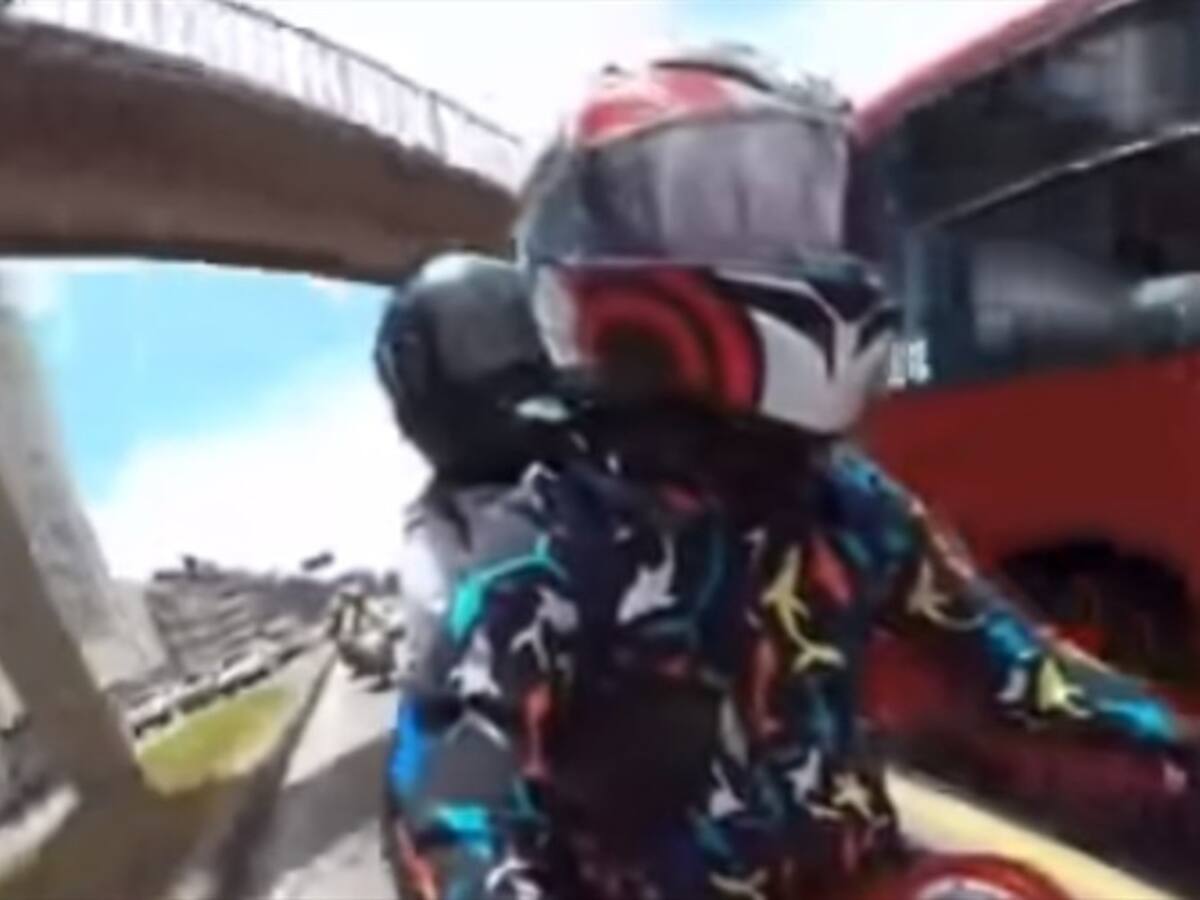 Impactante video muestra momento de un grave accidente de motociclistas en Bogotá