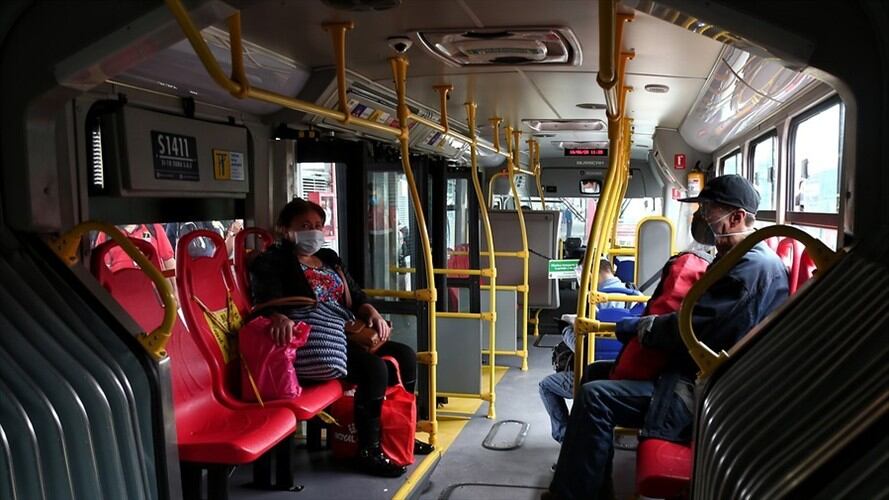 El concejal Juan Baena denunció que las cámaras de los buses de Transmilenio todavía no cuentan con sincronización al comando de la Policía. Foto: Colprensa
