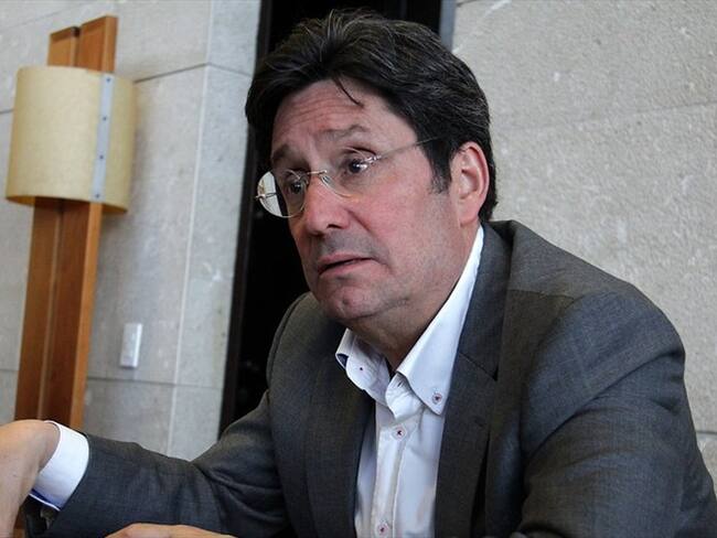 "El embajador Francisco Santos, no ha sostenido reuniones con representantes, miembros o activistas de la campaña presidencial de Donald Trump durante el periodo mencionado (3 meses)". Foto: Colprensa / JOSÉ HERCHEL RUIZ