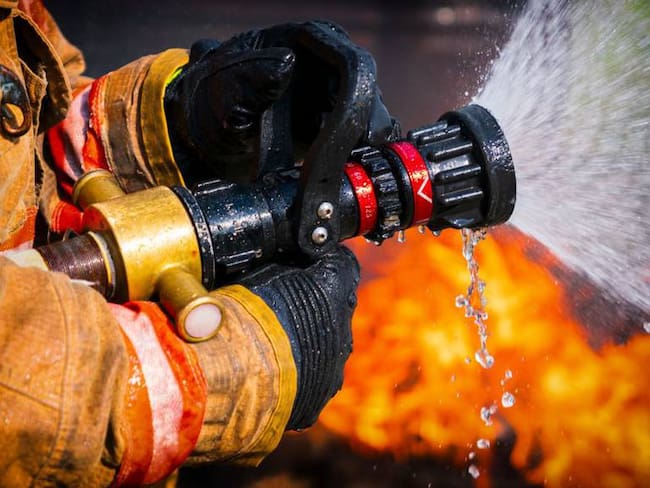 Vigilante incendió cancha de colegio en el Atlántico por el no pago de su sueldo