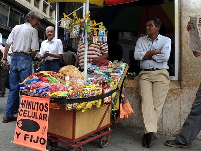 En el documento, se prohibía la venta de comestibles, frutas, víveres y mercancías en general, además de arrestar a los vendedores ambulantes de dicho municipio y decomisar sus mercancías. Foto: Getty Images