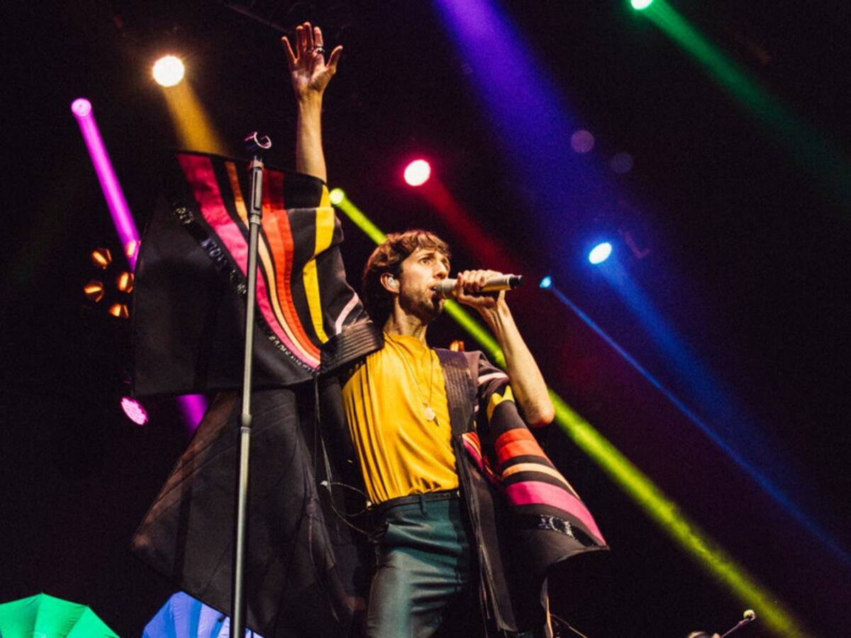 Esteman presenta ‘Un día en París’, la canción que cuenta su historia de amor