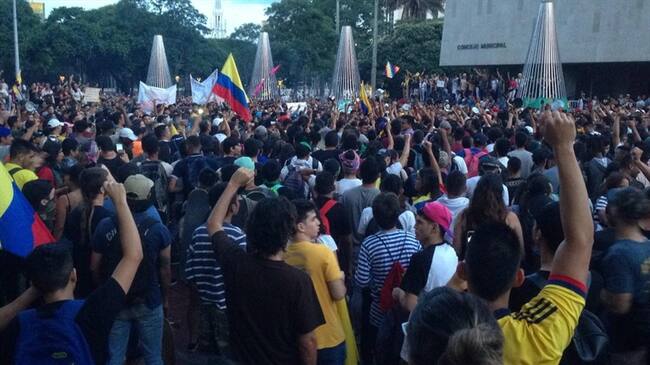 Cacerolazo en Cali contra políticas de Iván Duque y rechazo a actos vandálicos . Foto: Redacción W Radio