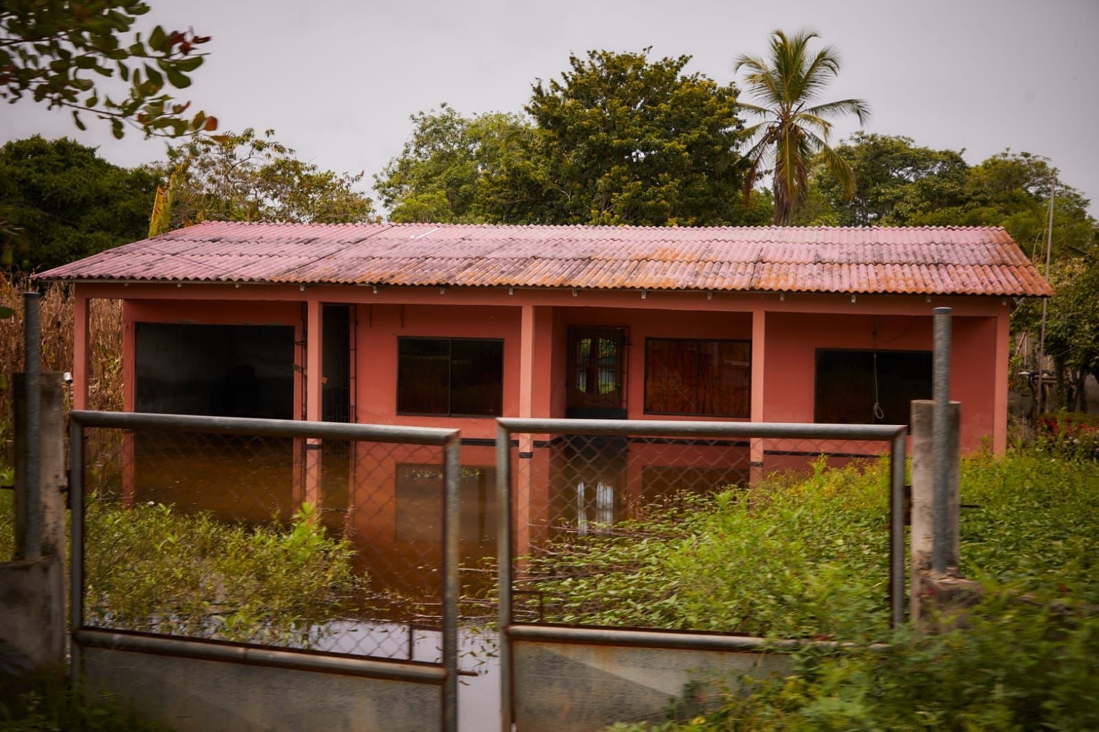 Vivienda inundada y abandonada en el municipio de Lorica, Córdoba. Foto: cortesía Defensoría del Pueblo.
