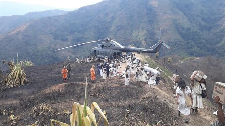 Controlan incendios forestales en la Sierra Nevada de Santa Marta. Foto: Colprensa