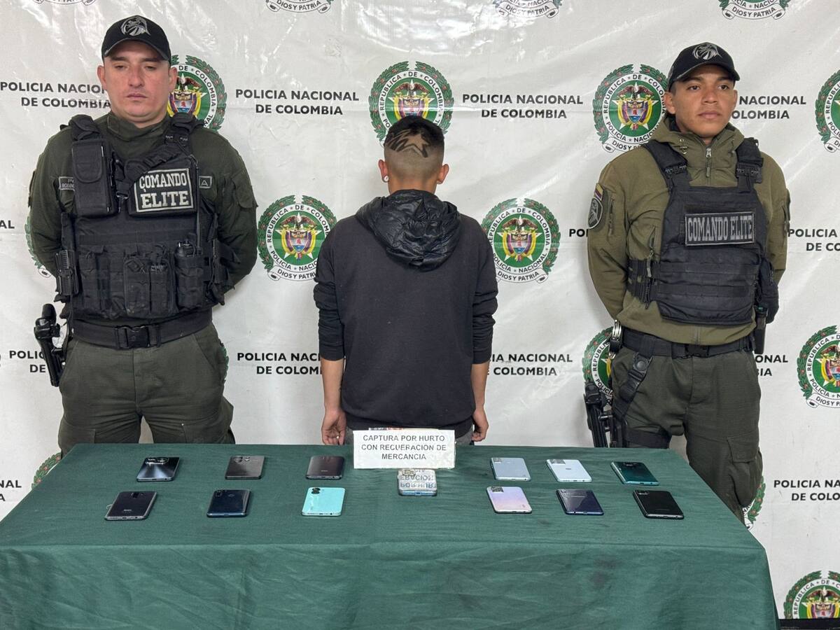 Policía aprehendió a un menor con 13 celulares que había hurtado en Bogotá