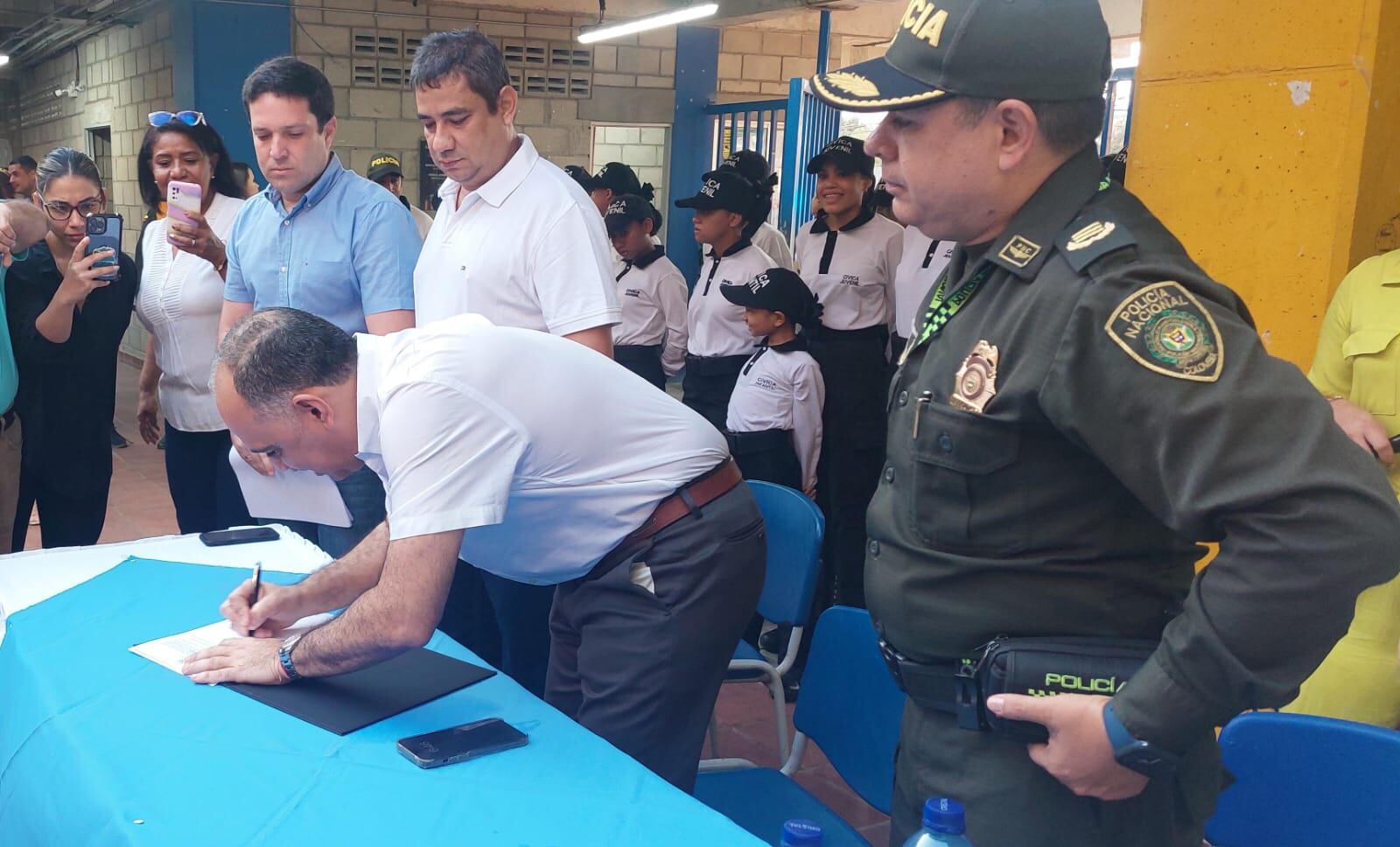 Firma del decreto/ Gissell Campo