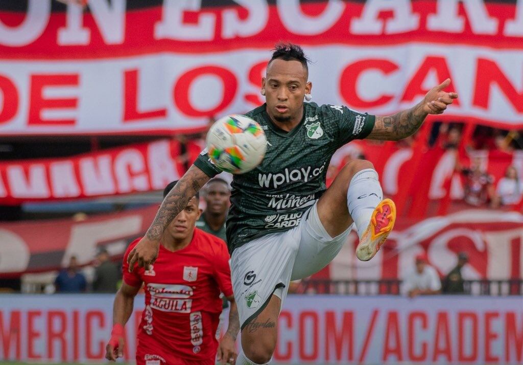 Jarlan Barrera, jugador del Deportivo Cali en clásico contra América este 3 de noviembre de 2024. Foto: Twitter Deportivo Cali.