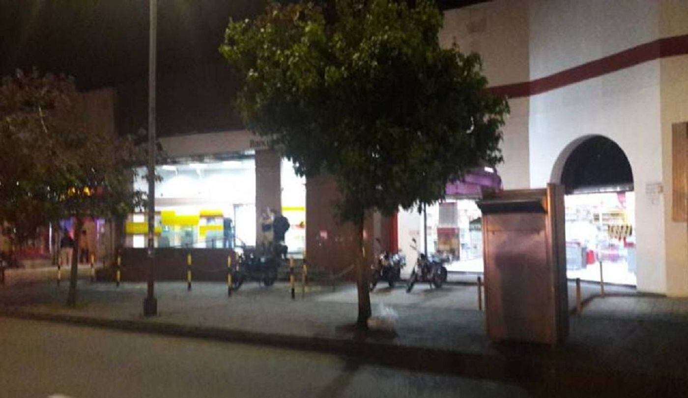 Sucursal bancaria donde realizaron el millonario hurto. Crédito: W Radio.