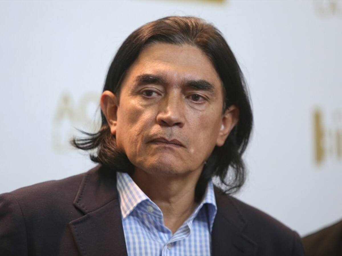 “¿Uribe si se puede reunir con vándalas y terroristas?”: Gustavo Bolívar