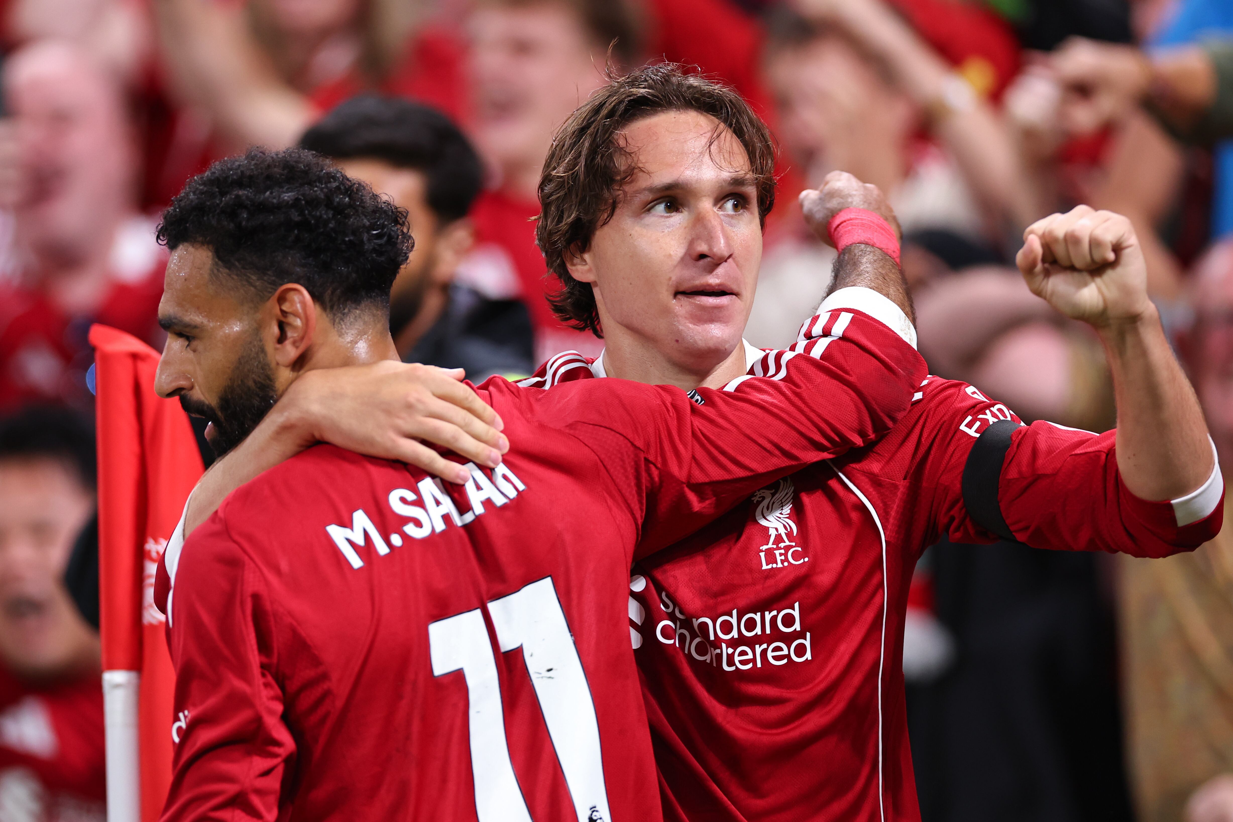 Federico Chiesa del Liverpool, celebra durante el partido de la Premier League entre el Liverpool y el Bournemouth en Anfield el 15 de agosto de 2025. (Foto de Robbie Jay Barratt - AMA/Getty Images)
