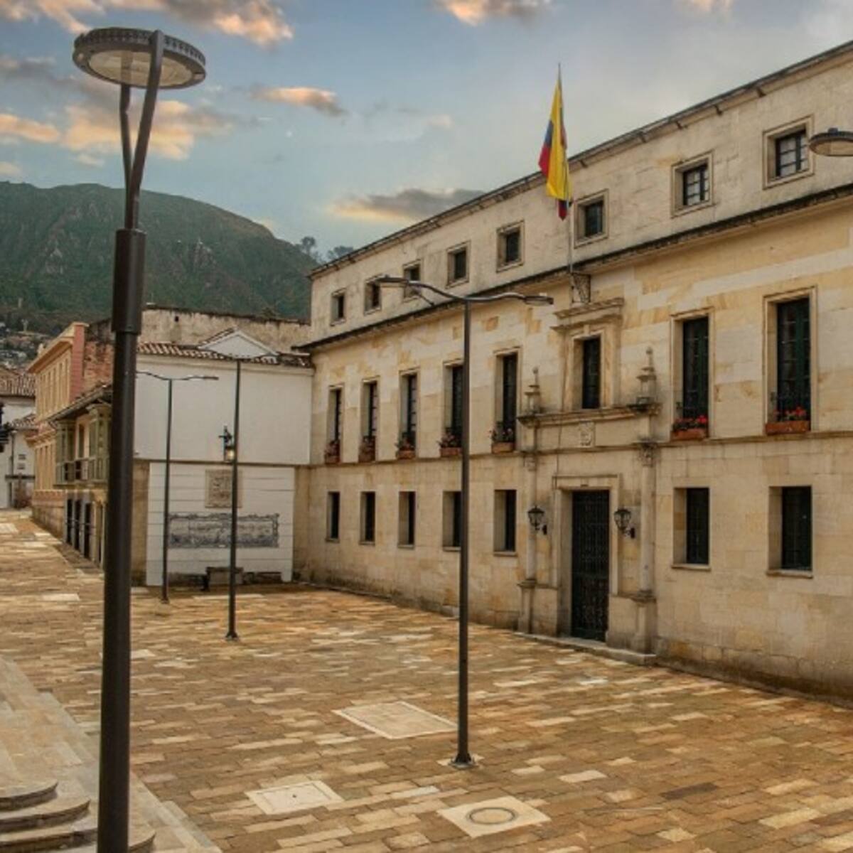 Cancillería insiste en “buscar solución por medios pacíficos” a guerra Rusia-Ucrania