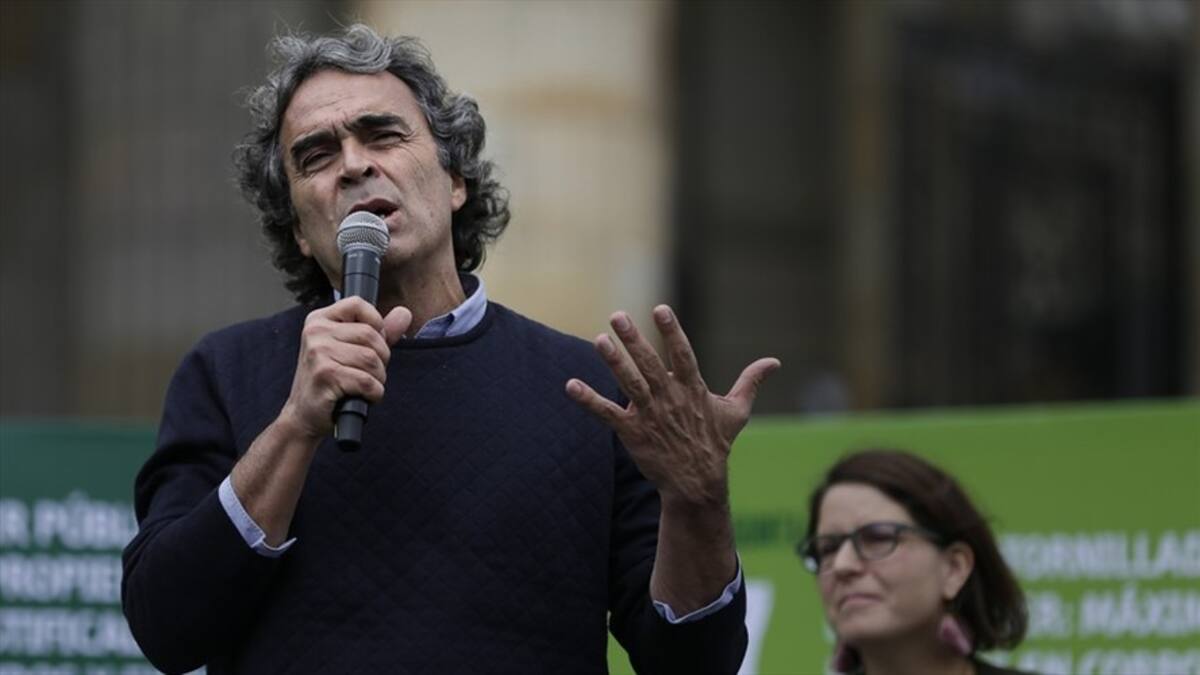 Se debe mirar si la decisión de la Contraloría fue un favor: abogado de Fajardo