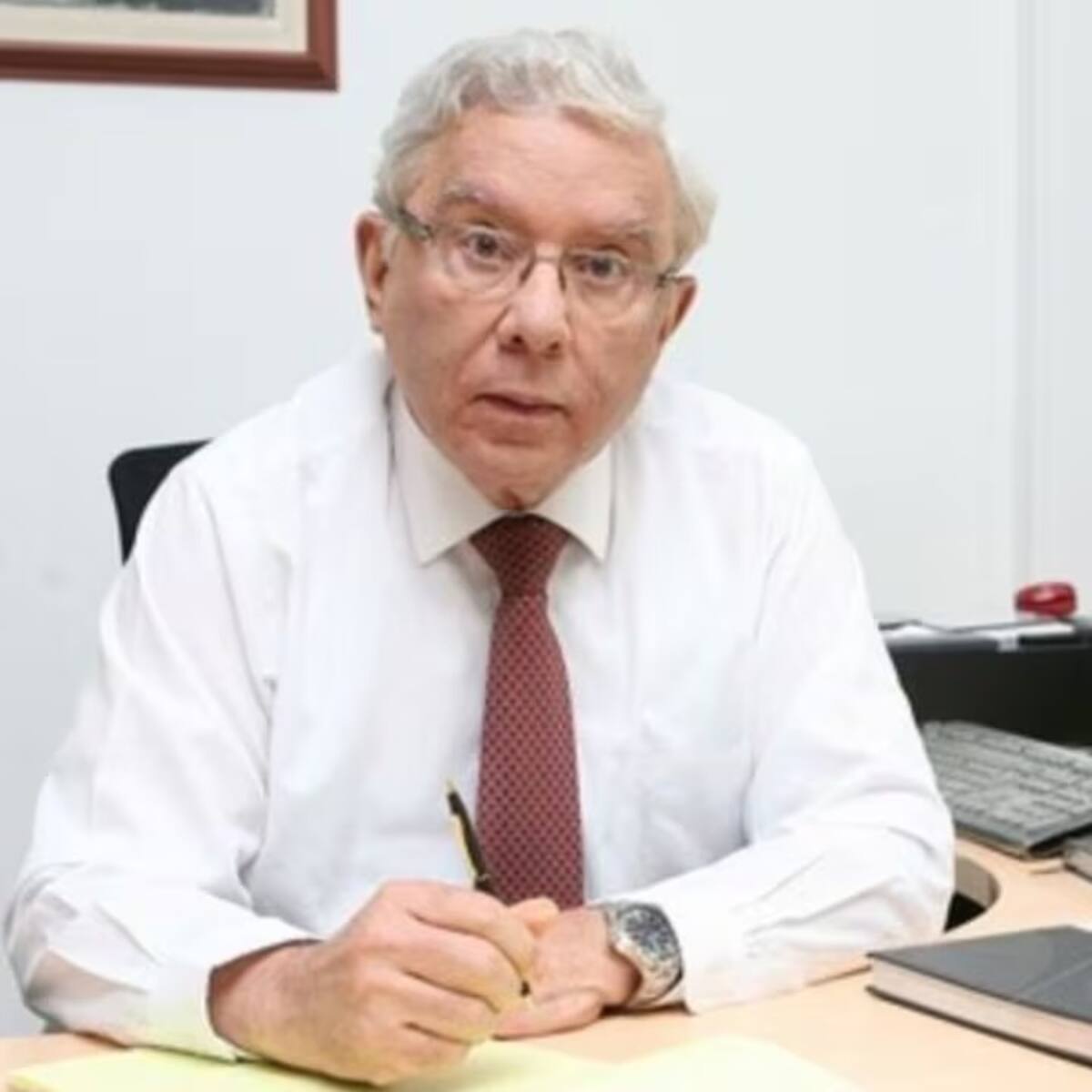 SIC busca impugnar fallo que tumba orden de revocatoria de sanción contra Alberto Merlano Alcocer