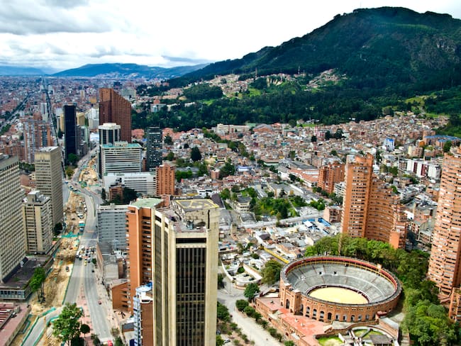 Vista aérea de la capital de Colombia, Bogotá (Foto vía GettyImages)