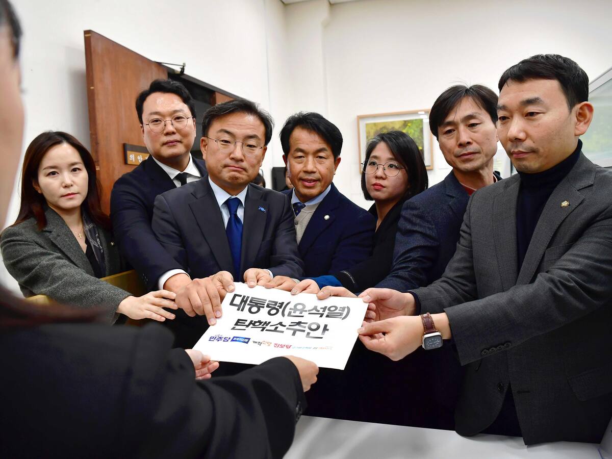 Partidos de la oposición de Corea del Sur inician una moción para destituir a Yoon